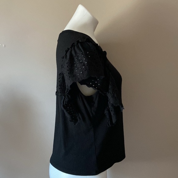 Allison New York Stretchy Black Tee Top with Eyelet Flutter Sleeves Size Medium - Picture 3 of 6
